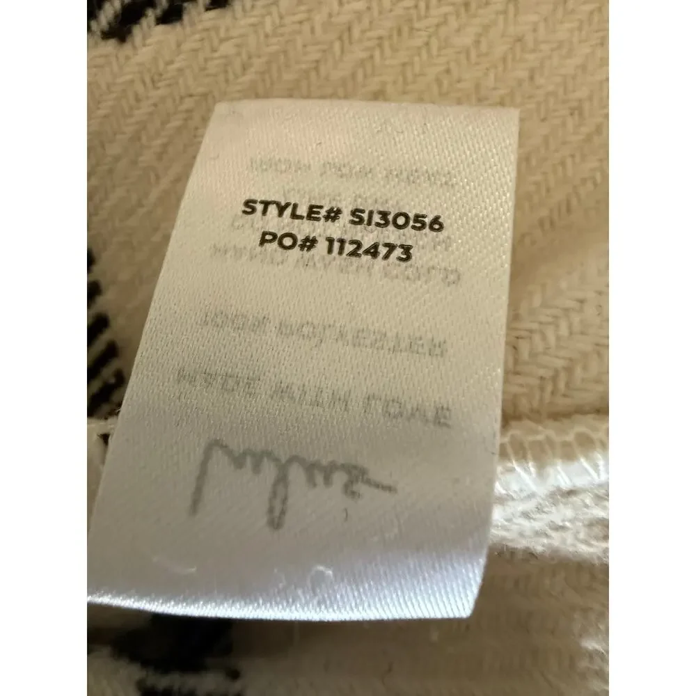 Lulus Skirt White Black Plaid NWT Size Large Cozy Minimalist Preppy
